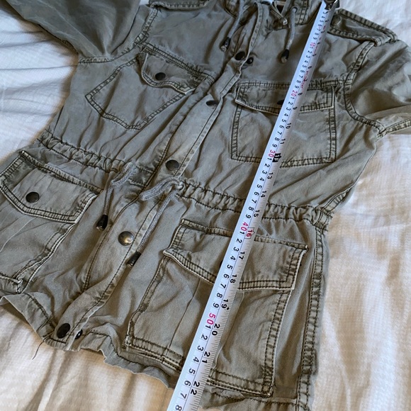 TNA Size S hooded jacket - Picture 4 of 4